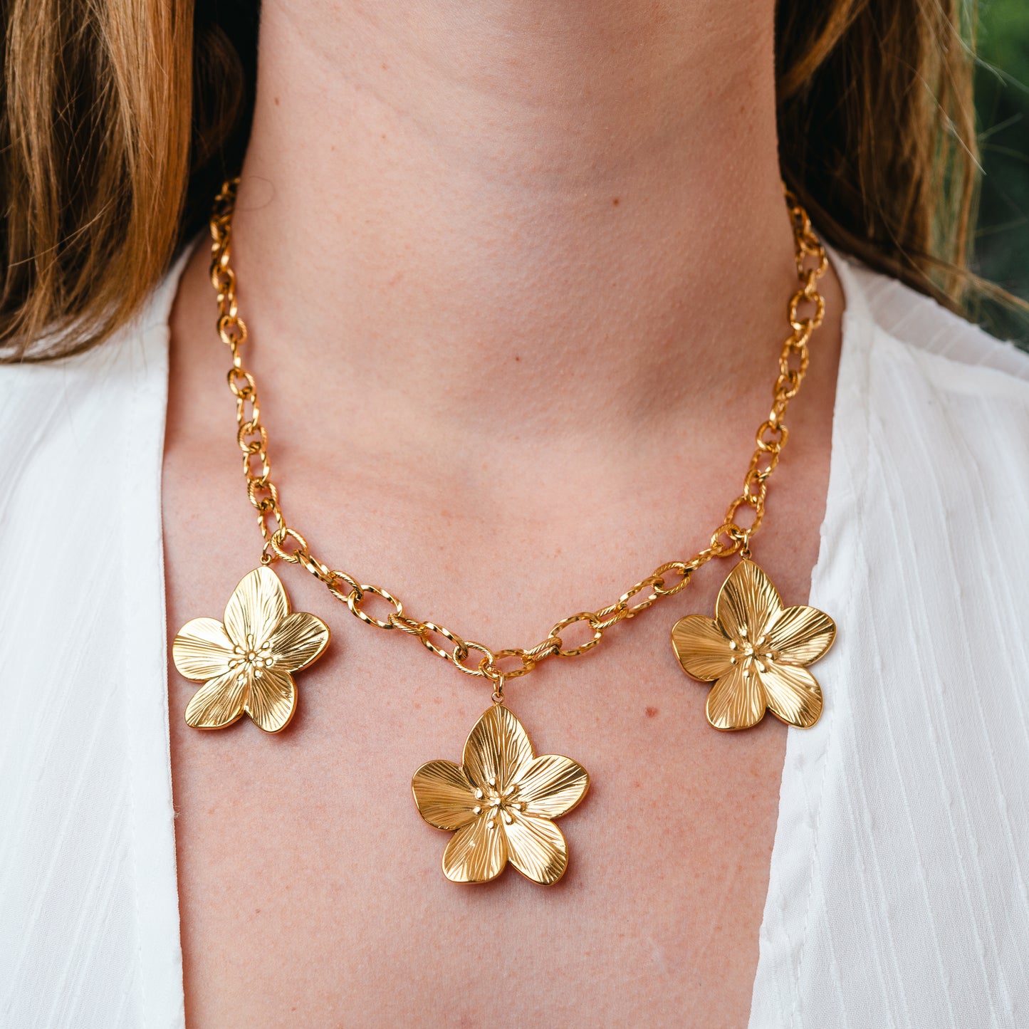 Collar Magnolia bañado en oro