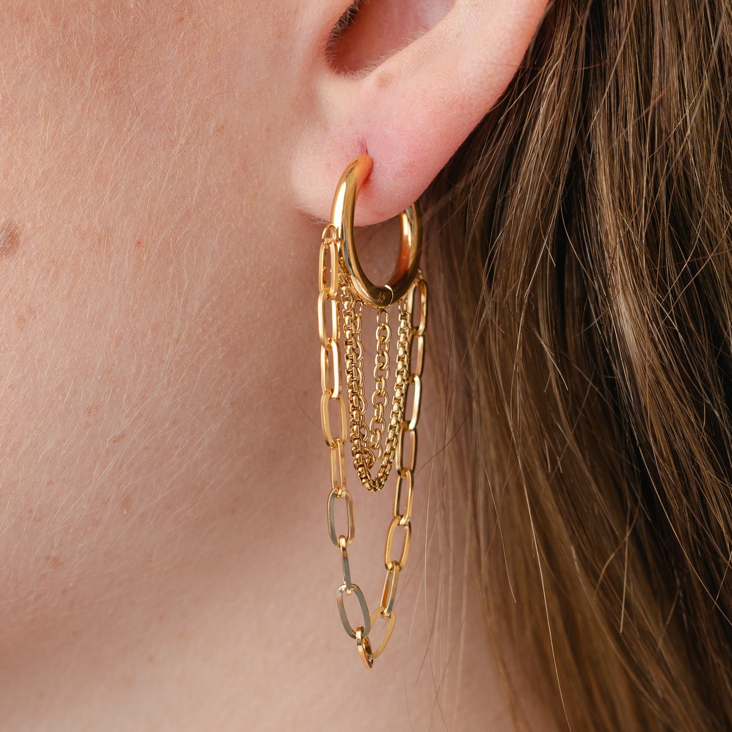 Aros huggie cadenas bold gold