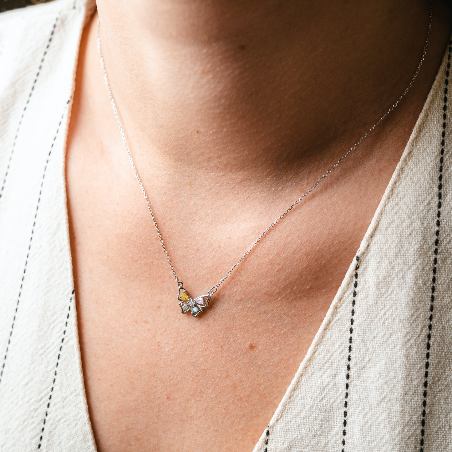 Collar mariposa multicolor