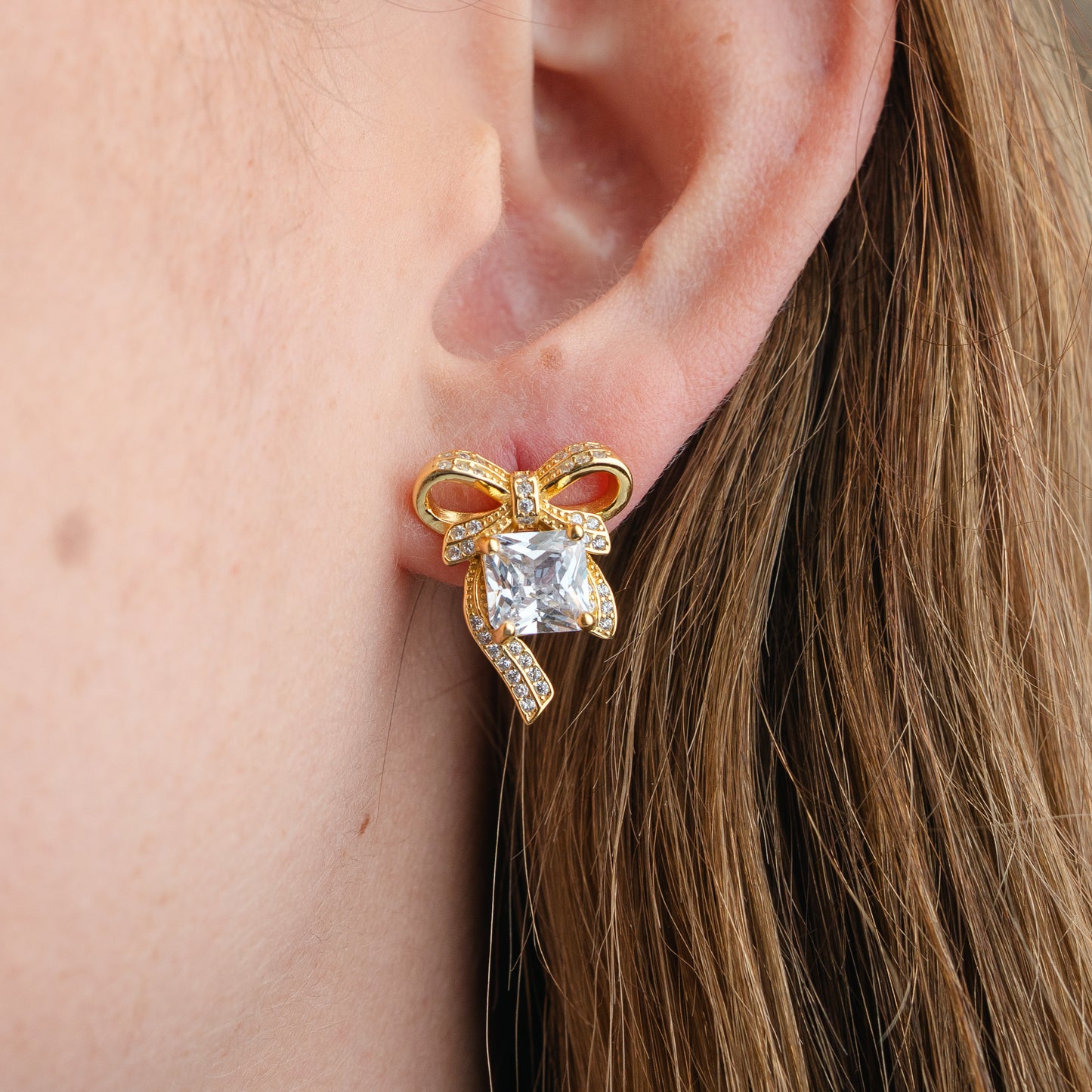 Aros pegados cinta y circón bañado en oro