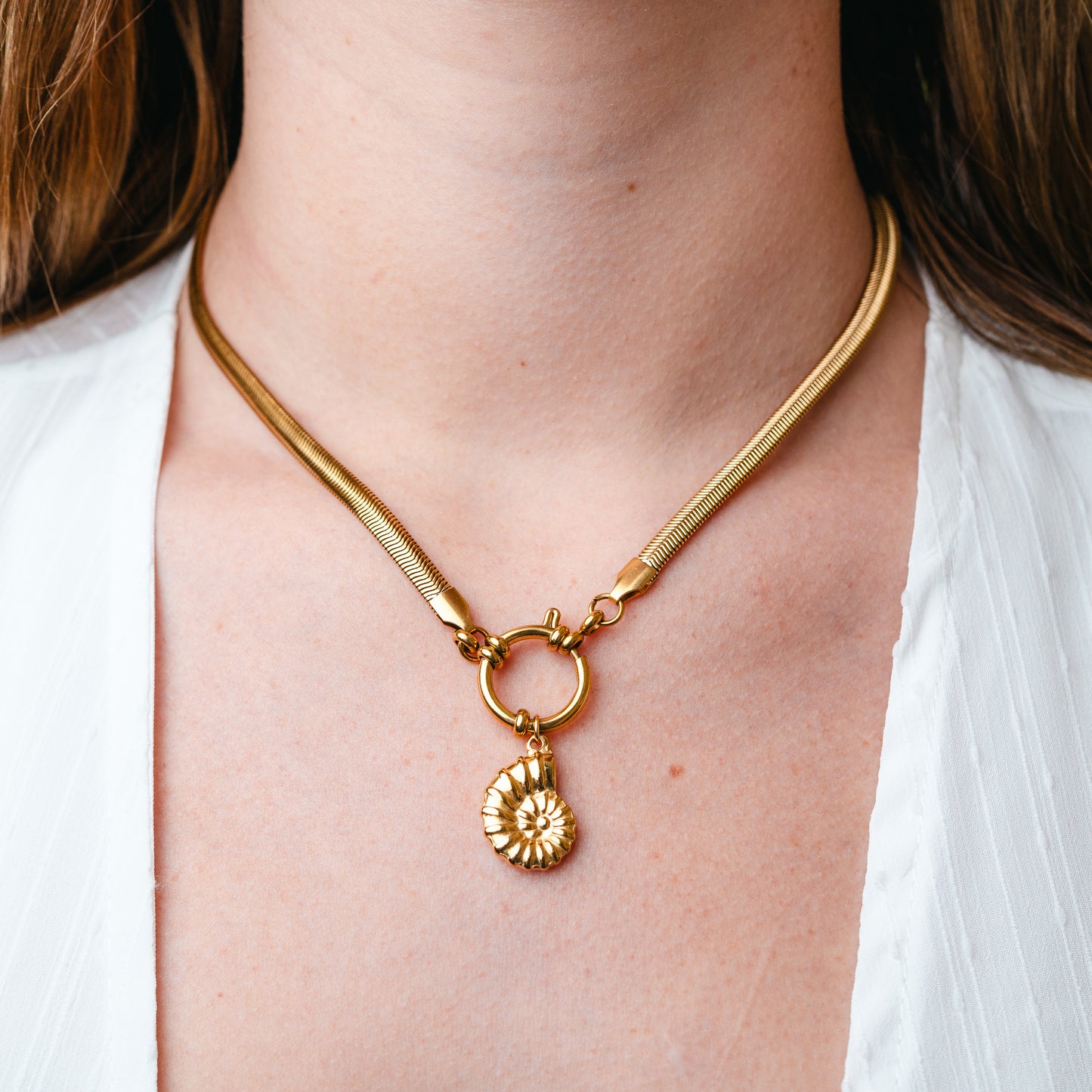 Collar de timón conchita bañado en oro