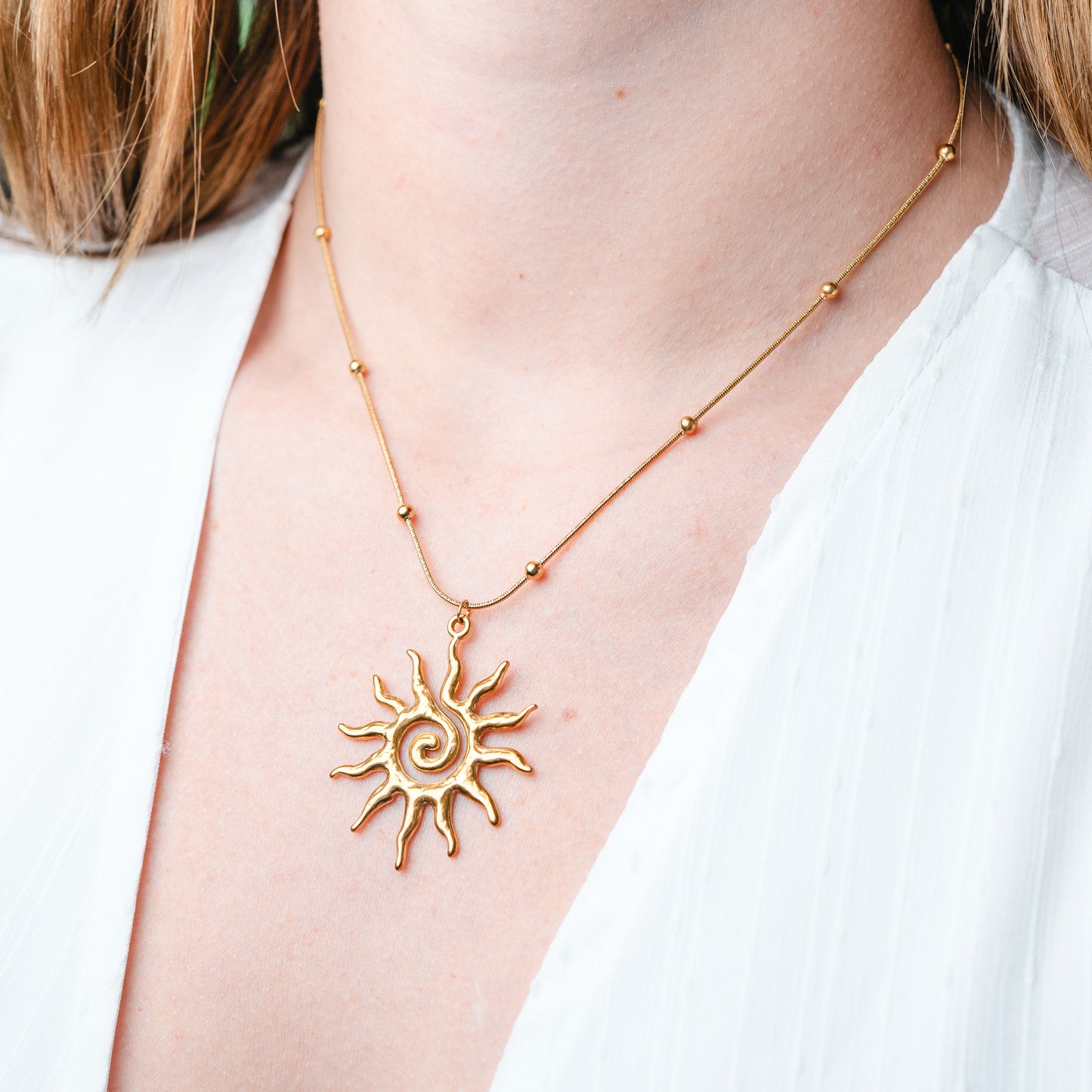 Collar de sol bañado en oro