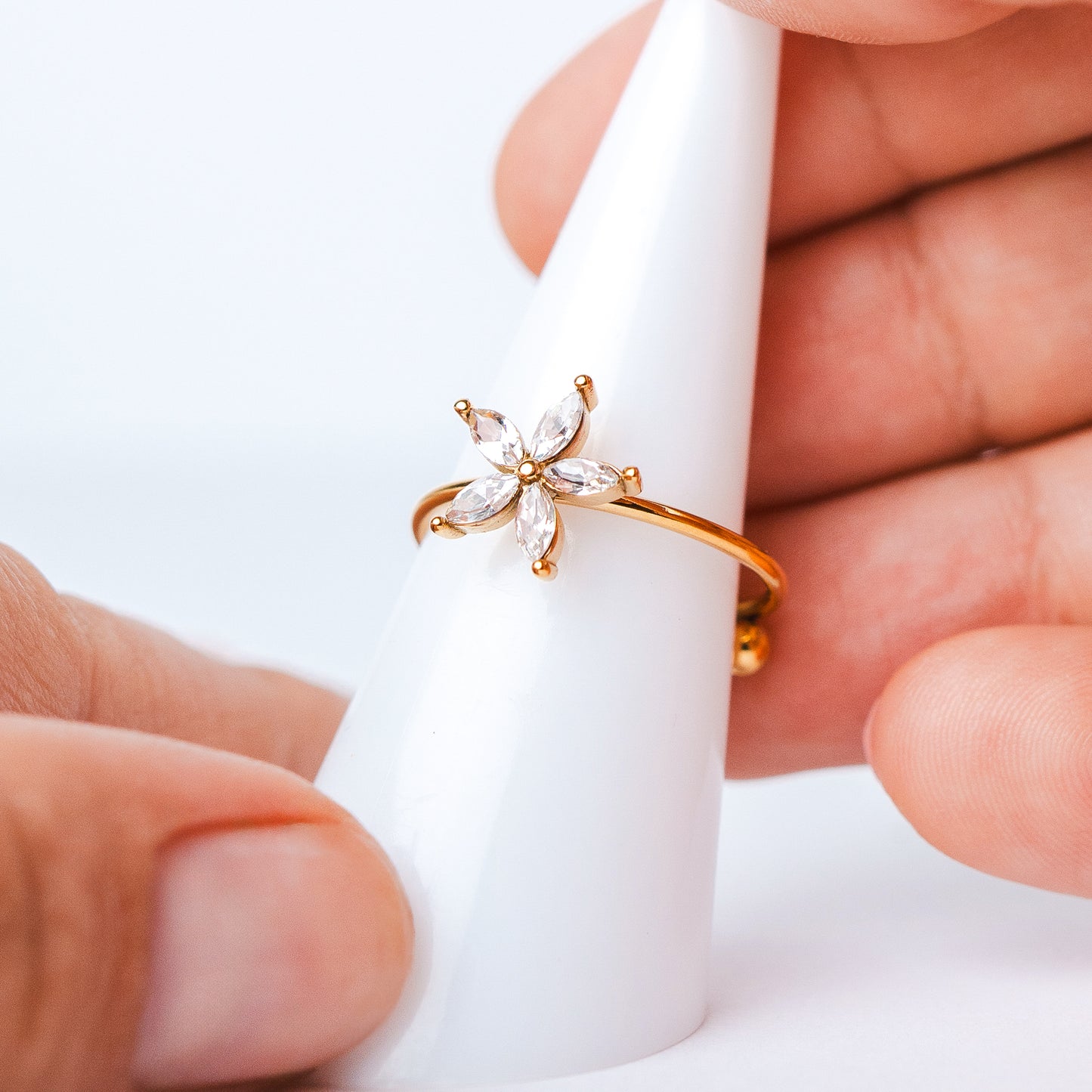 Anillo ajustable Flor de Circones