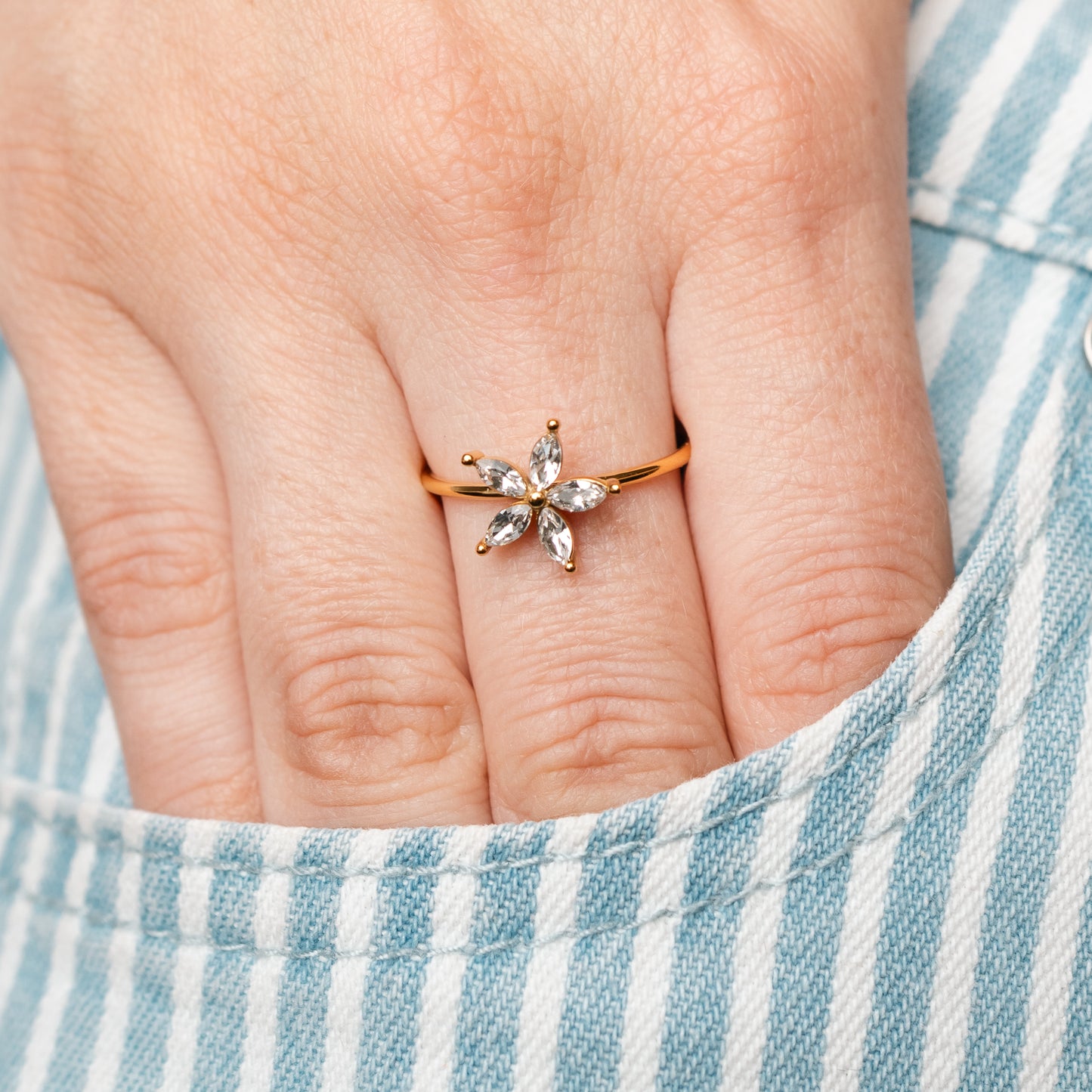 Anillo ajustable Flor de Circones