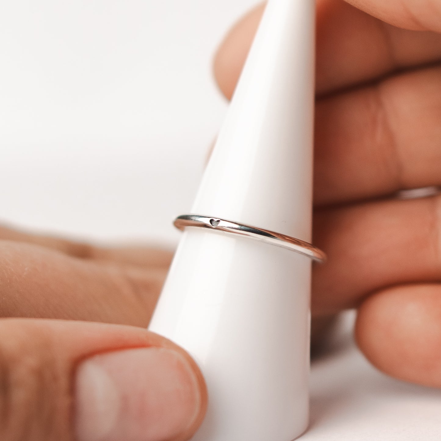 Anillo ajustable corazón negro