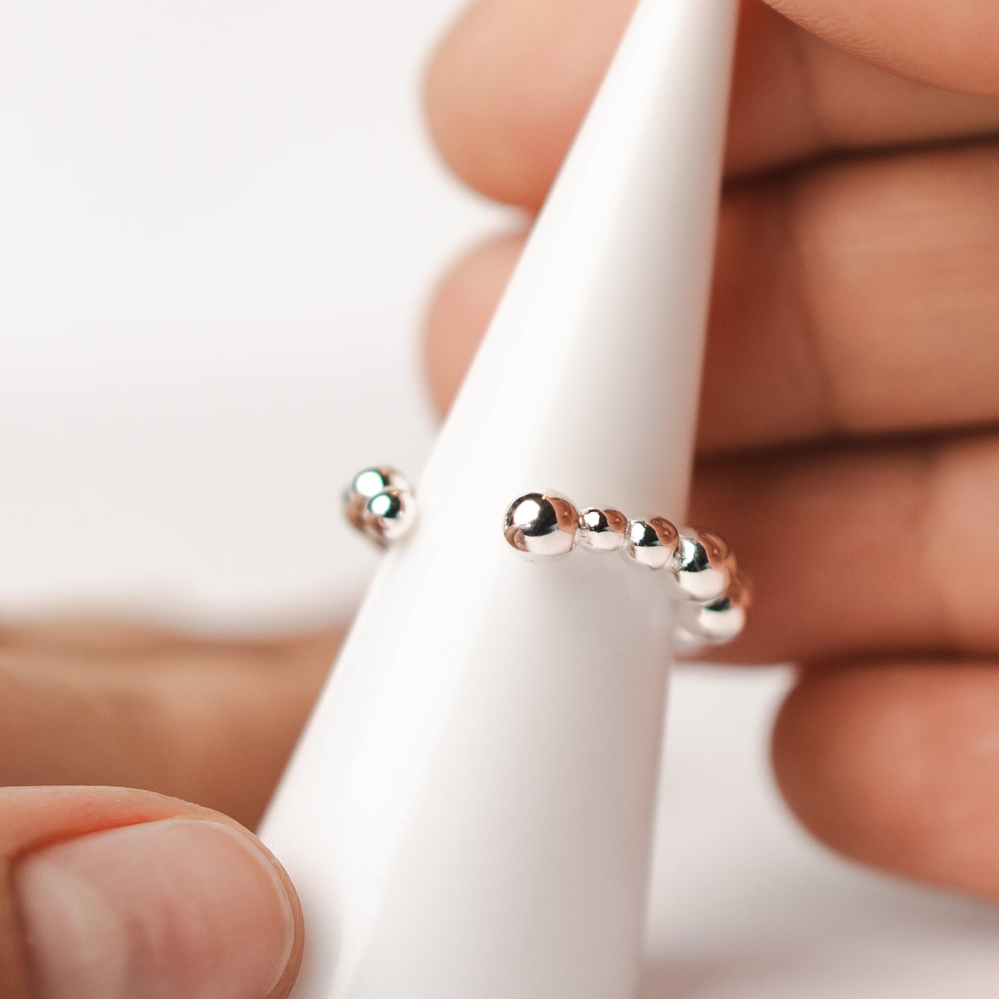 Anillo ajustable esferas