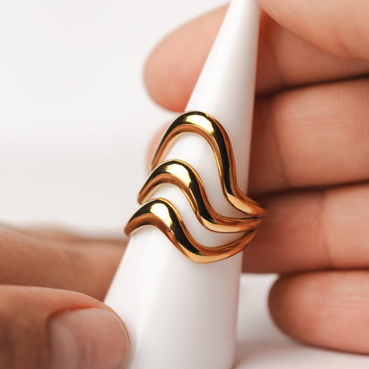 Anillo ajustable ondas bañado en oro