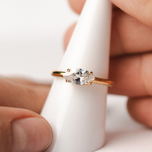 Anillo circón bañado en oro