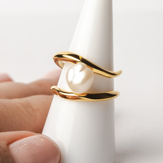 Anillo ajustable doble con perla bañado en oro