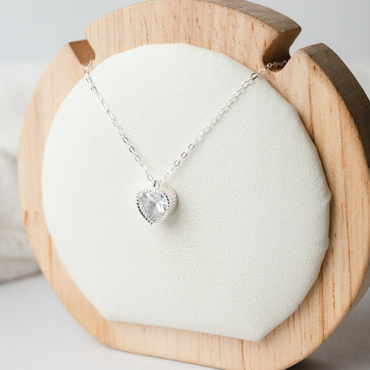 Collar punto de luz corazón