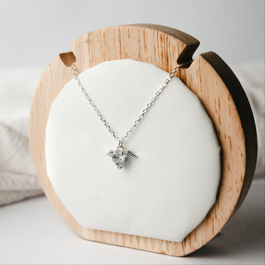 Collar corazón y alitas