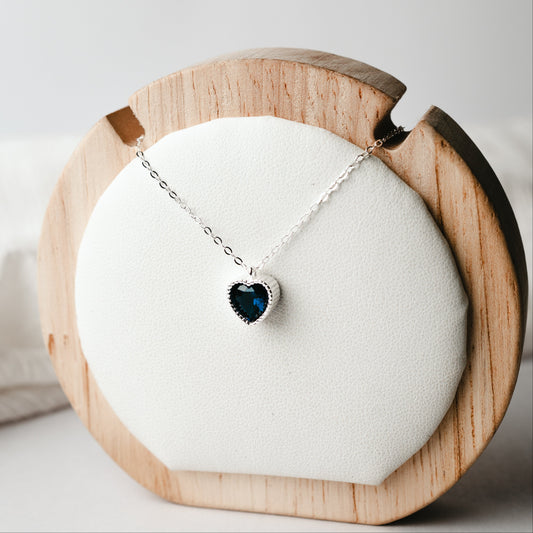 Collar punto de luz corazón azul