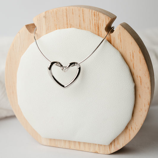 Collar corazón abierto