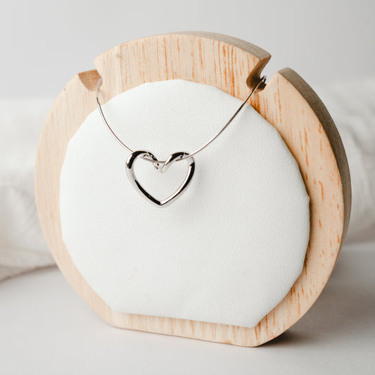 Collar corazón abierto