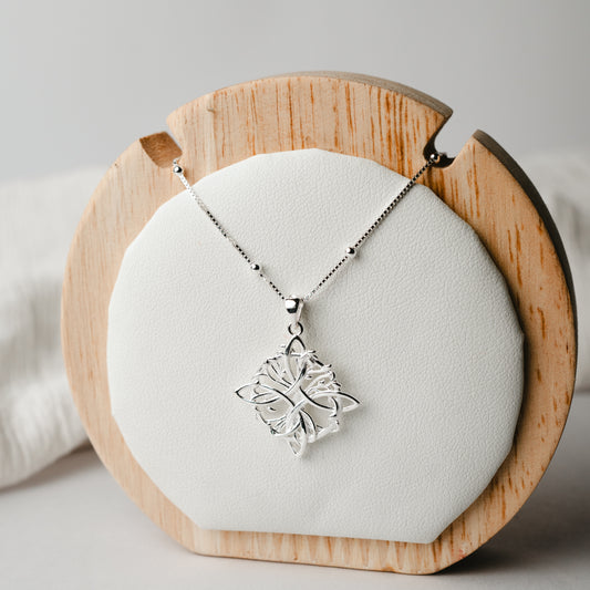 Collar nudo de bruja árbol de la vida