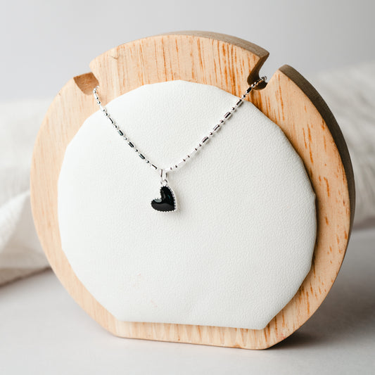 Collar corazón negro