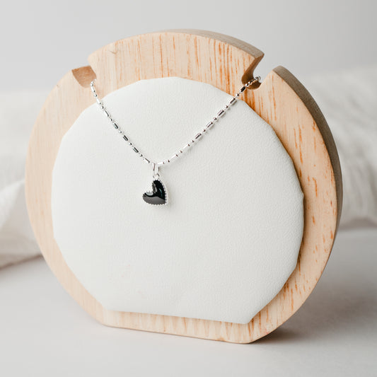 Collar corazón negro