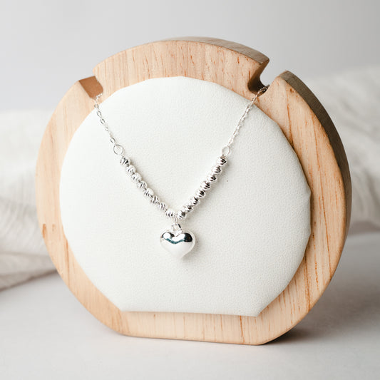 Collar corazón y esferas