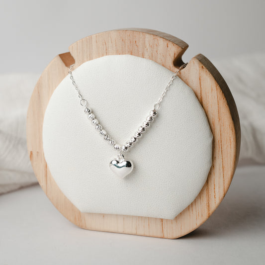 Collar corazón y esferas