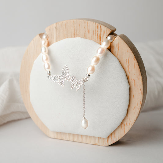 Collar de perlas mariposas y circones