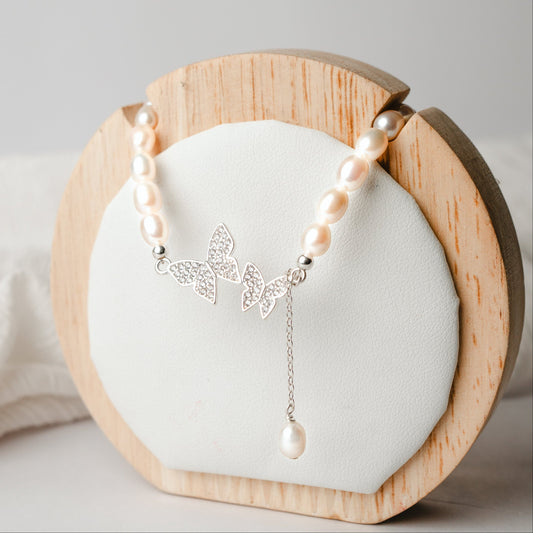Collar de perlas mariposas y circones
