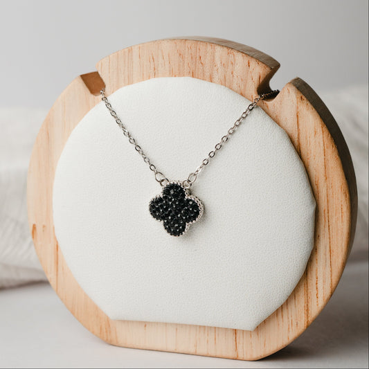 Collar trébol negro circones
