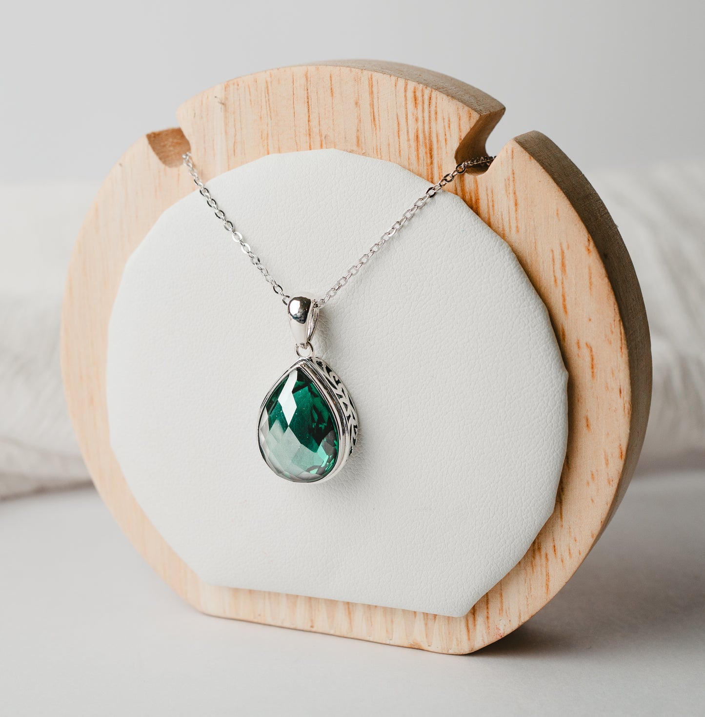 Collar gota circón verde