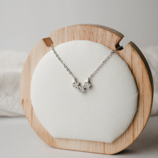 Collar tres estrellas