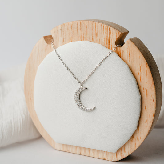 Collar media luna circones