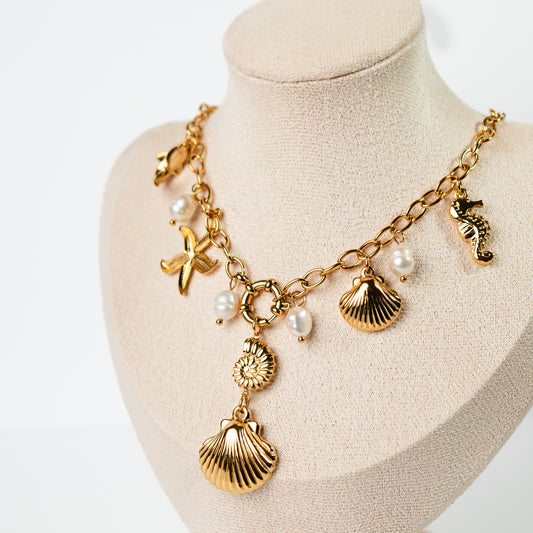 Collar coraline bañado en oro