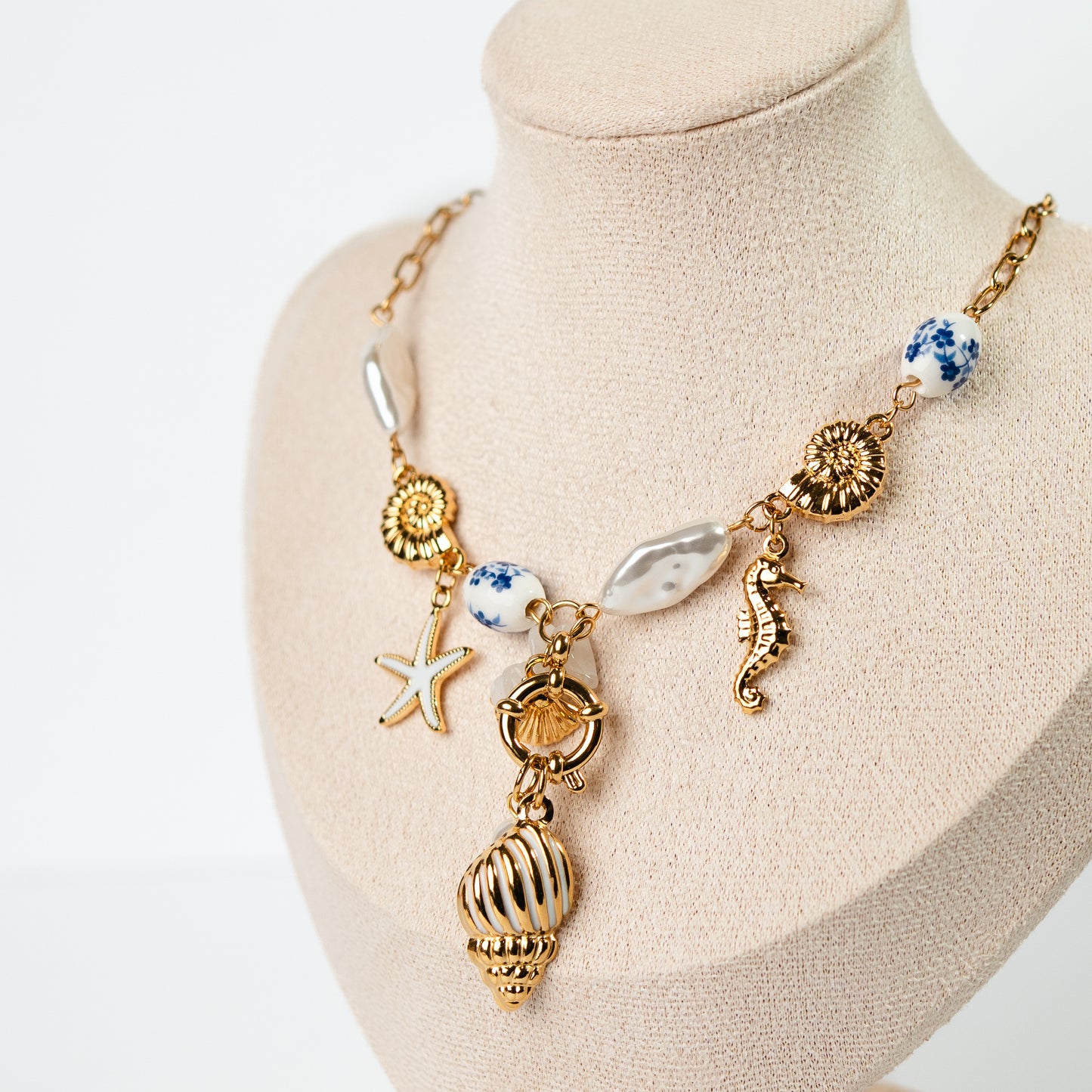 Collar mare bañado en oro