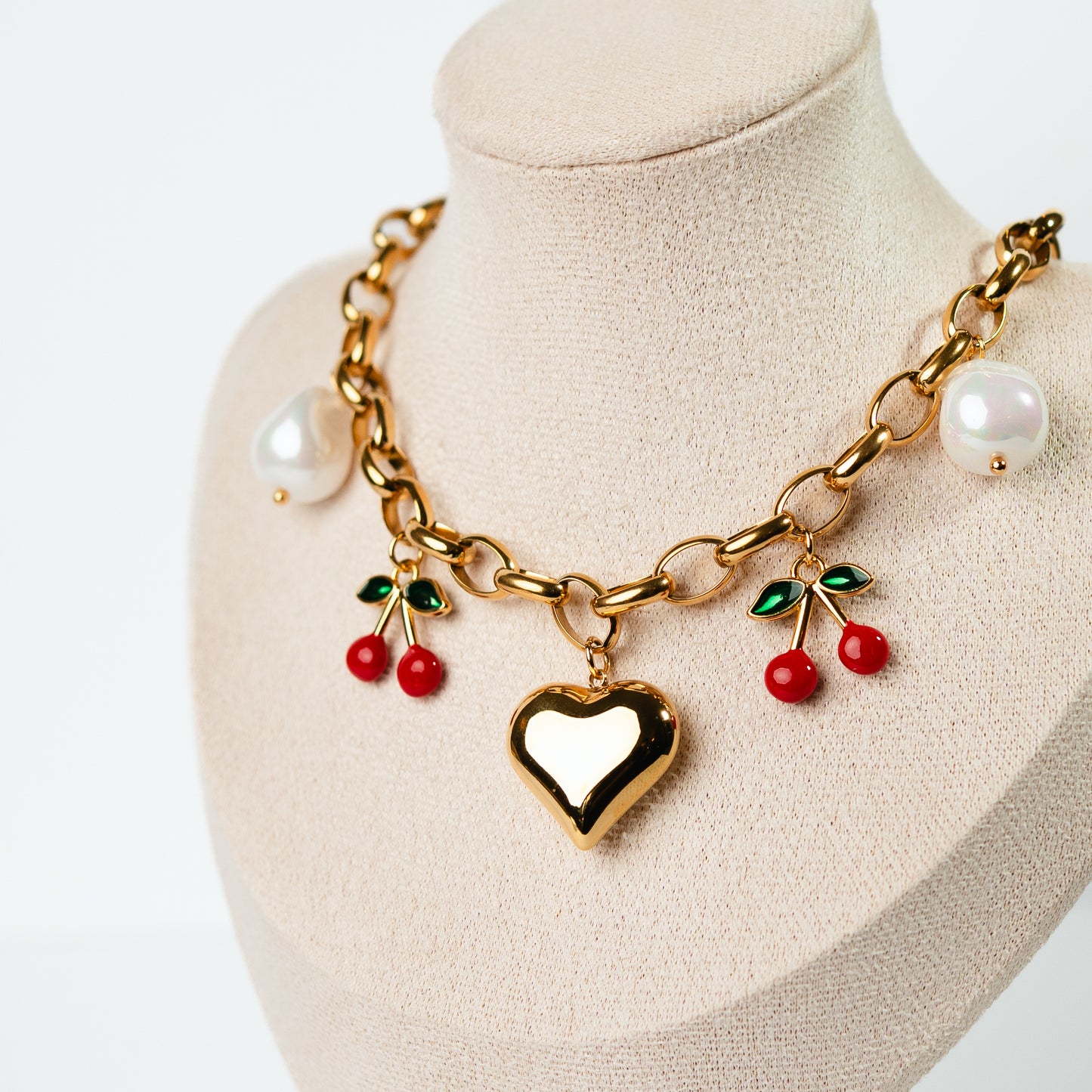 Collar de corazón perlas y cerezas