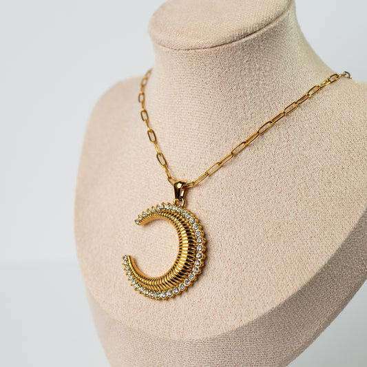 Collar media luna circones