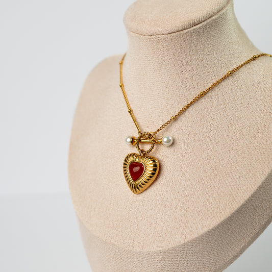 Collar corazón y perlas bañado en oro