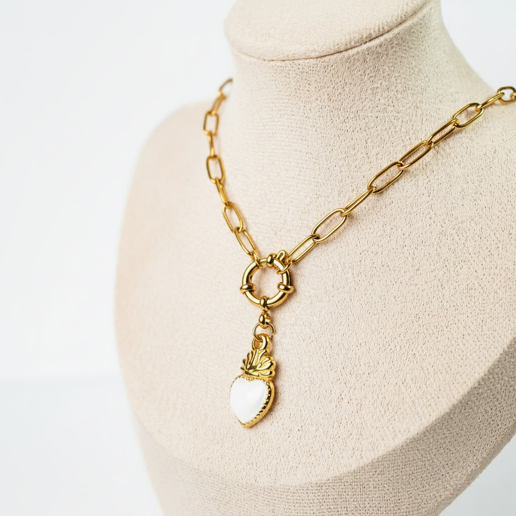 Collar de timón corazón blanco bañado en oro