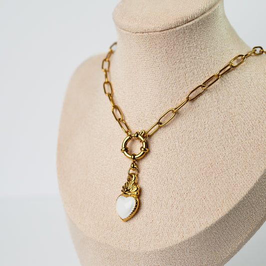 Collar de timón corazón blanco bañado en oro