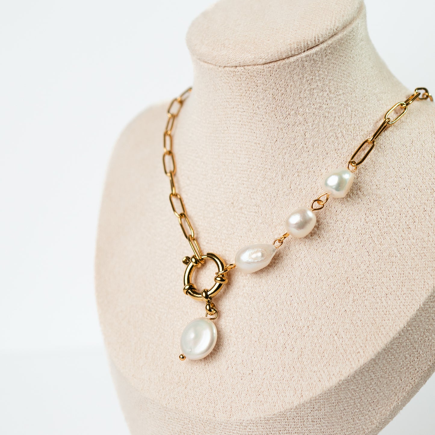 Collar de timón perlas bañado en oro