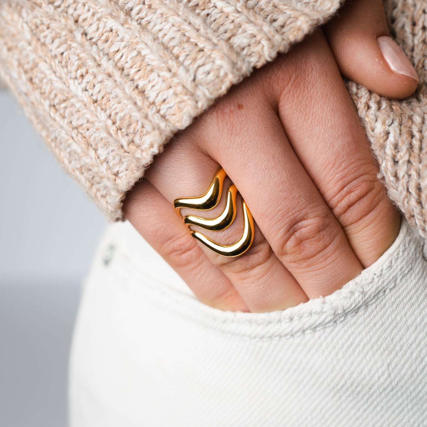 Anillo ajustable ondas bañado en oro