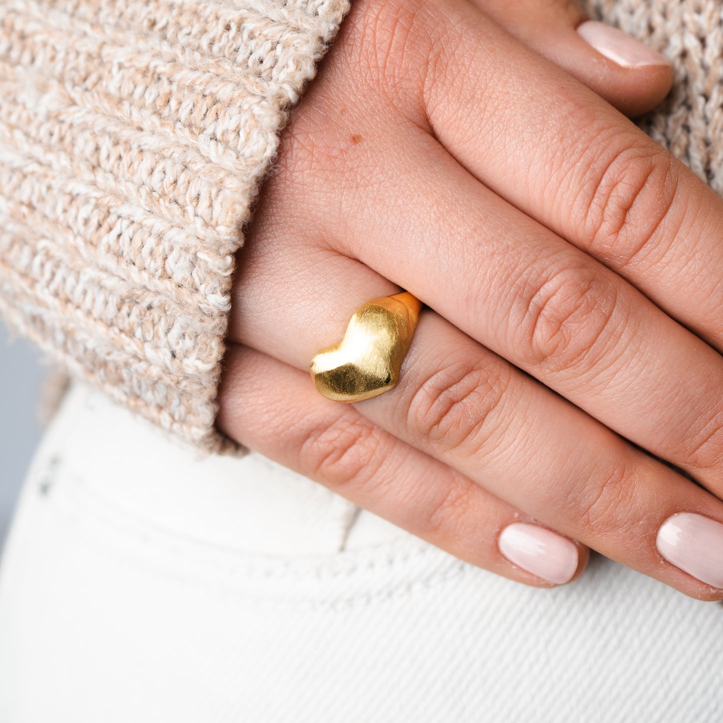 Anillo ajustable corazón bañado en oro