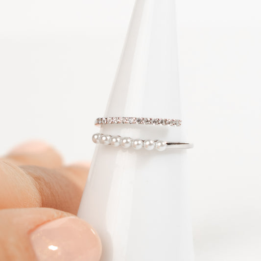 Anillo ajustable cruzado perlas y circones