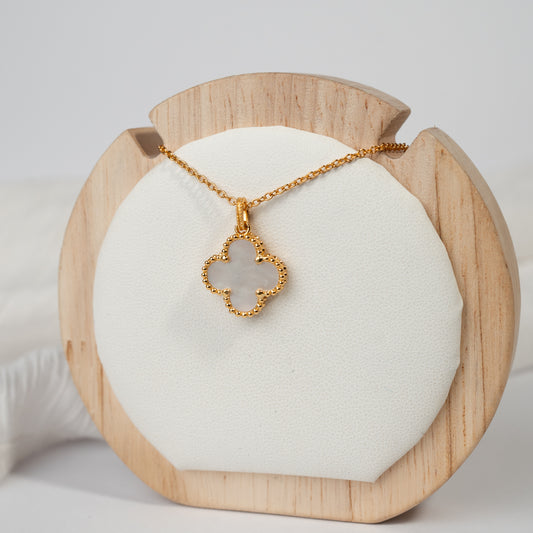 Collar trébol blanco bañado en oro