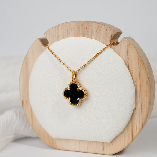 Collar trébol negro bañado en oro