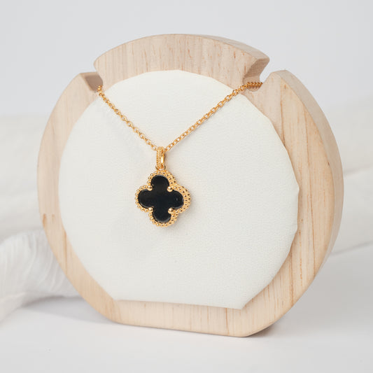 Collar trébol negro bañado en oro