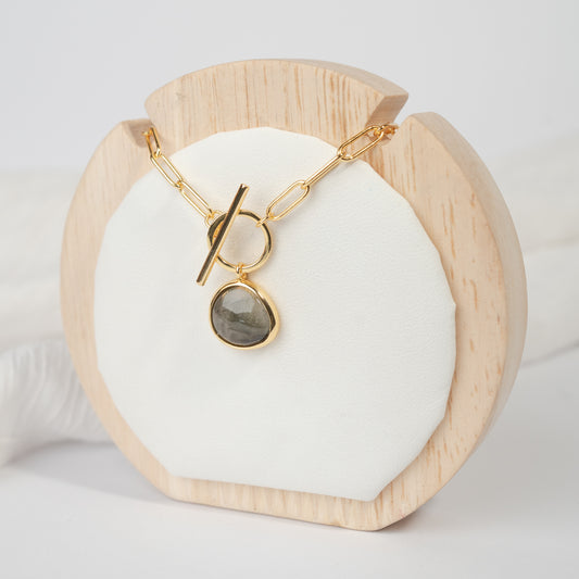 Collar timón piedra bañado en oro