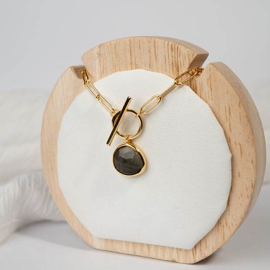 Collar timón piedra bañado en oro