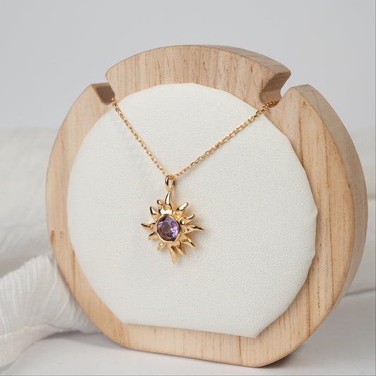 Collar de sol amatista bañado en oro