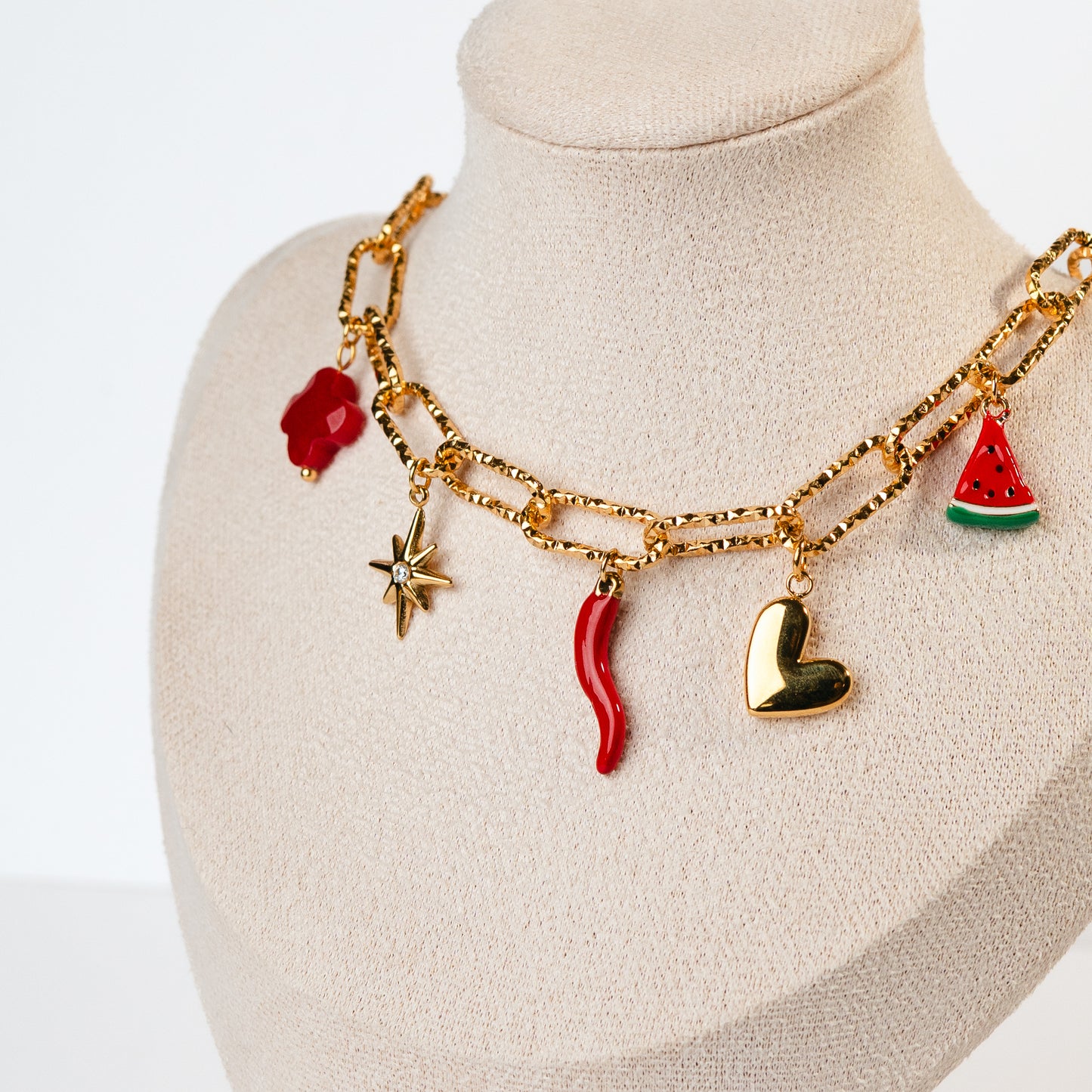 Collar eslabones con chiches diseño bañado en oro