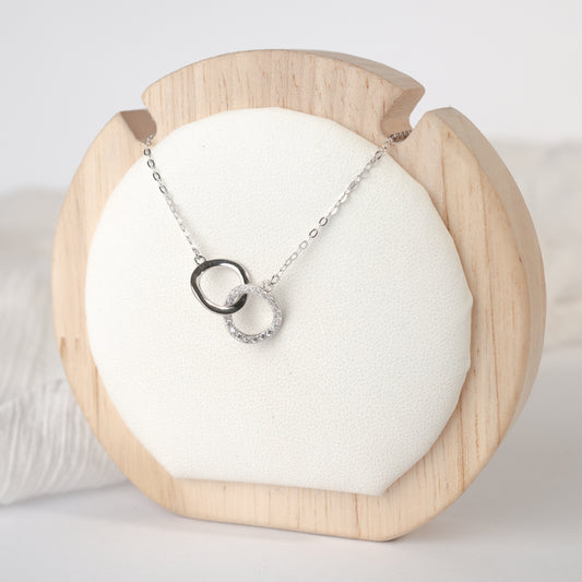 Collar karma cruzado circones