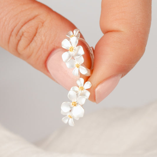 Aros argolla huggie flores