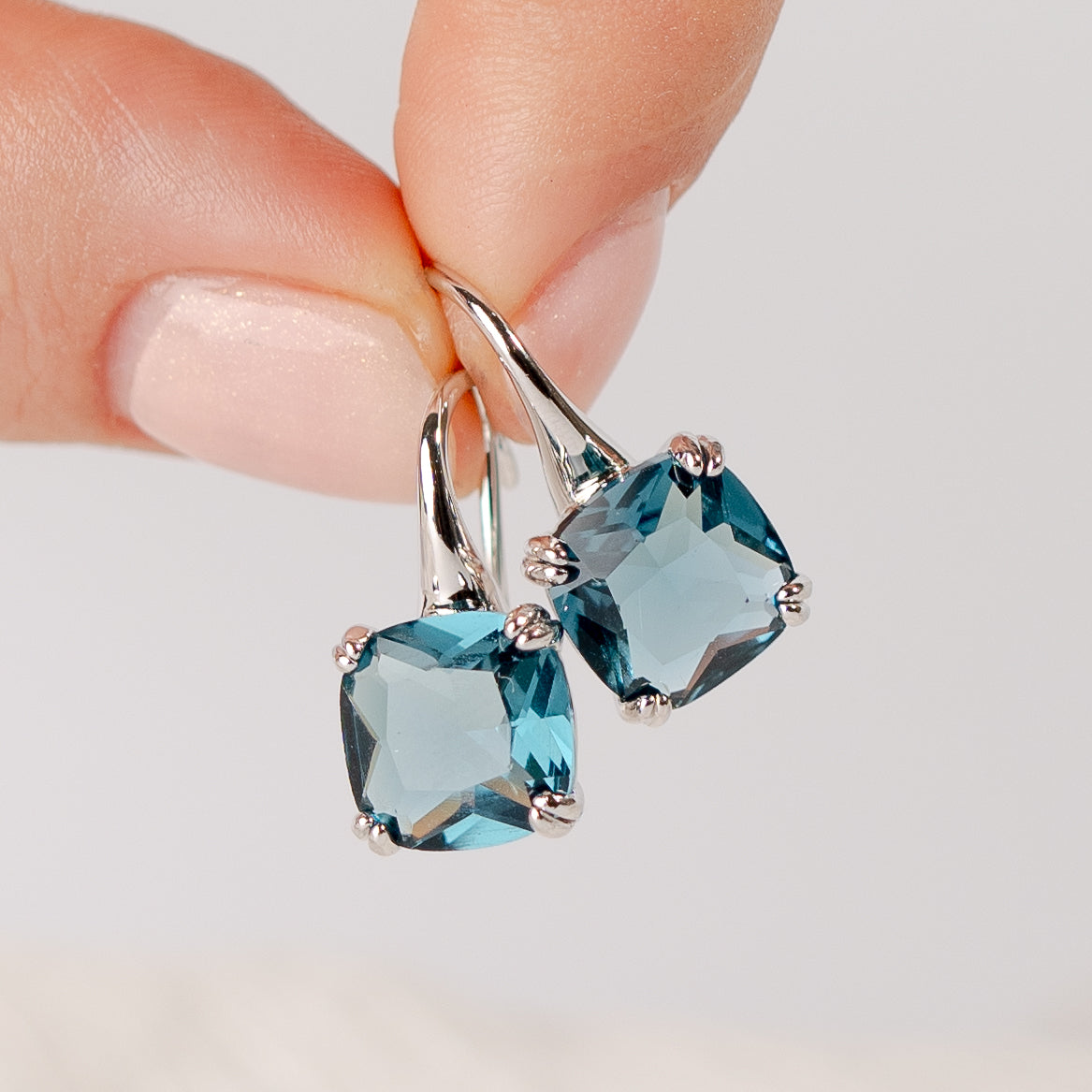 Aros colgantes circón azul